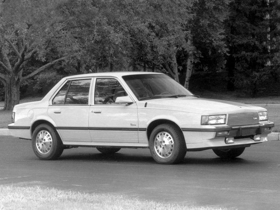  Cadillac Cimarron 1988 года  (фото 1 из 2)
